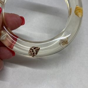 Fun vintage resin bangle bracelet with embedded shells